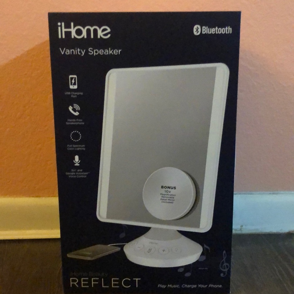 iHome vanity speaker mirror (new in box)